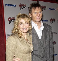 Liam Neeson y Natasha Richardson. La tragedia de la muerte de su esposa no ha detenido a Liam Neeson de seguir frente a las cámaras.